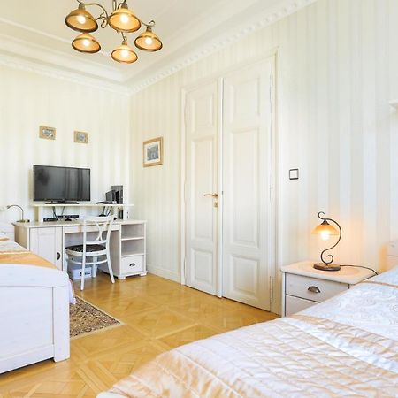 Apartman Nostalgia カルロヴィ・ヴァリ エクステリア 写真